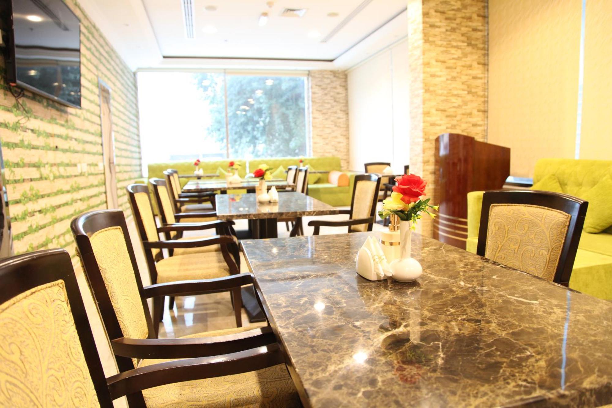 Dream Palace Hotel Аджман Екстериор снимка